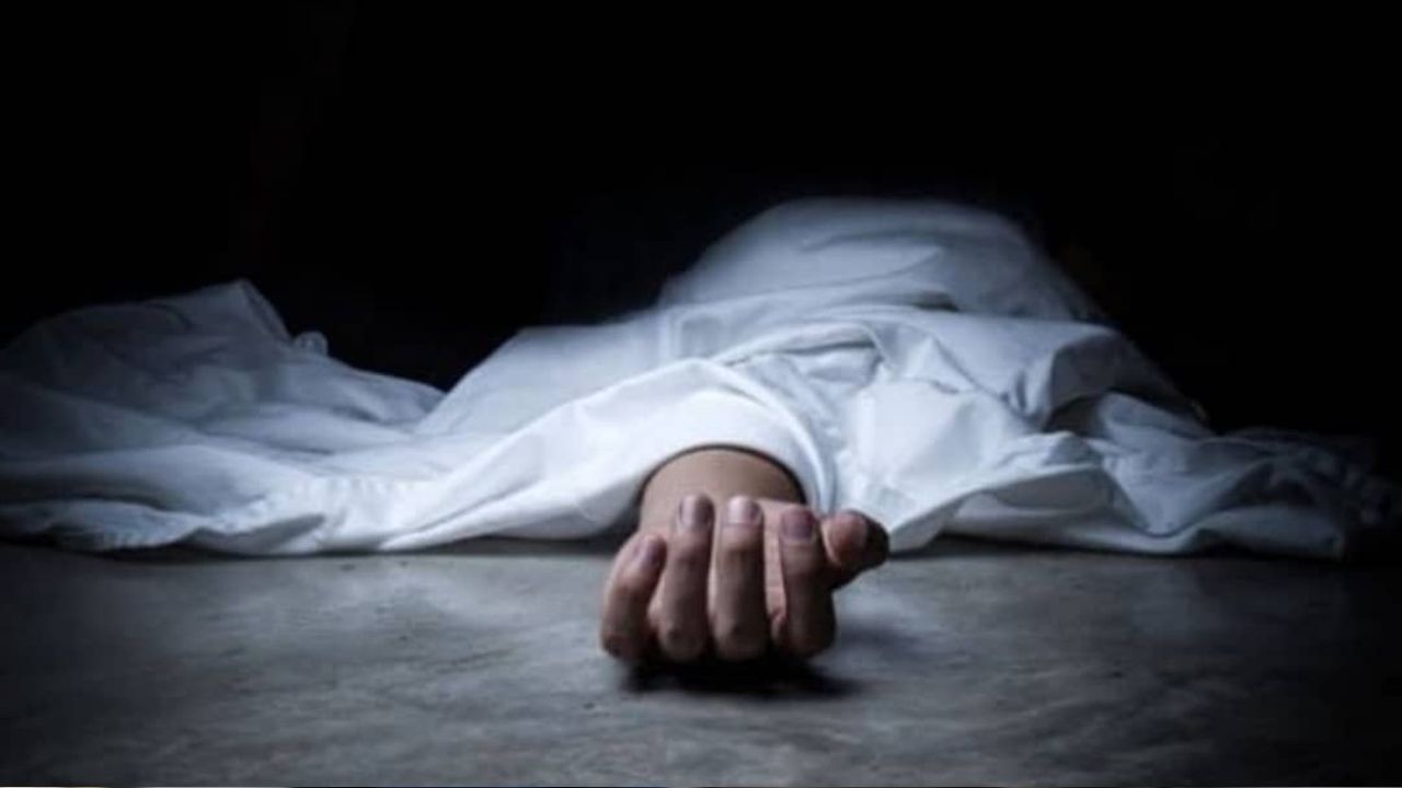 हंसते-खेलते परिवार में अचानक छाए मातम के बादल, महराजगंज में युवक की खुदकुशी से ग्रामीण हैरान