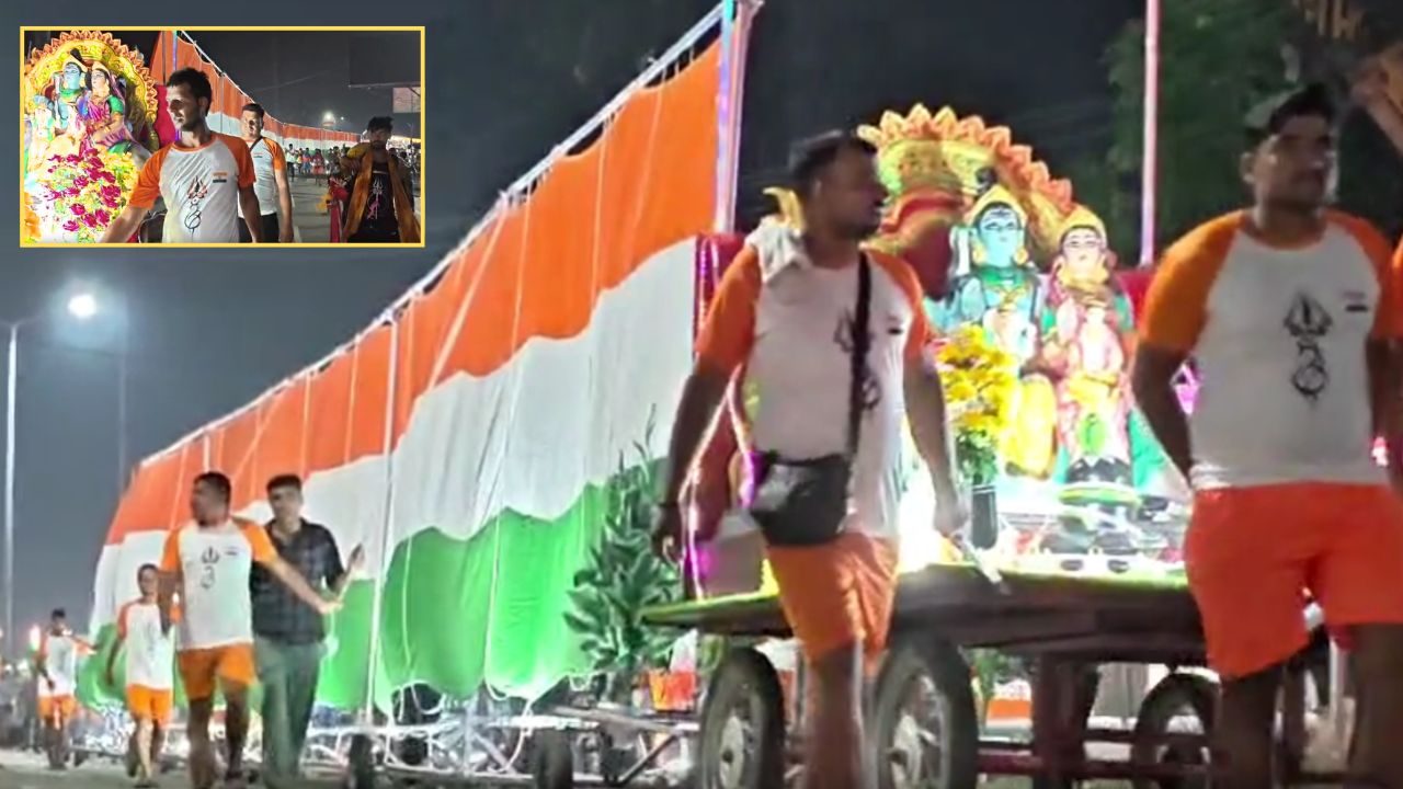 देश की आन-बान-शान: मुजफ्फरनगर में आकर्षण का केंद्र बनी 221 फीट लंबी तिरंगा कावड़, शहीदों को समर्पित है यात्रा