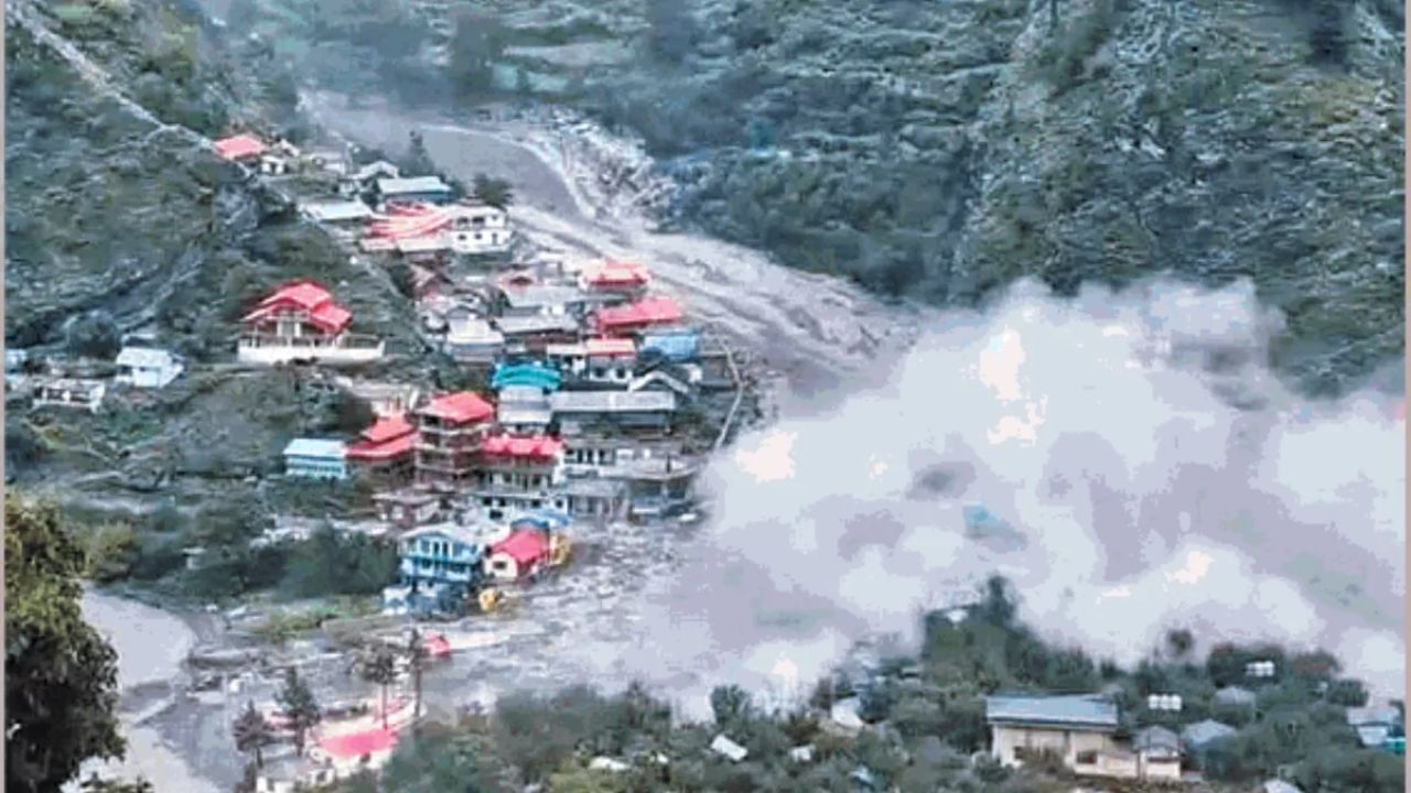 त्रासदी के बाद प्रभावितों को दोबारा बसाने के लिए प्रशासन की ओर से कोशिशें तेज कर दी गई हैं। प्रशासनिक आंकड़ों के मुताबिक 21 परिवारों के पुनर्वास हेतु भू-वैज्ञानिक सर्वे पूरा कर लिया गया है। इसके अलावा 66 अन्य लोगों की प्रक्रिया अंतिम चरण में पहुंच चुकी है, जबकि 25 अतिरिक्त परिवारों के लिए जरूरी कागजी कार्रवाई जल्द ही शुरू होने वाली है ताकि उन्हें सुरक्षित ठिकाना मिले। (Img- X)