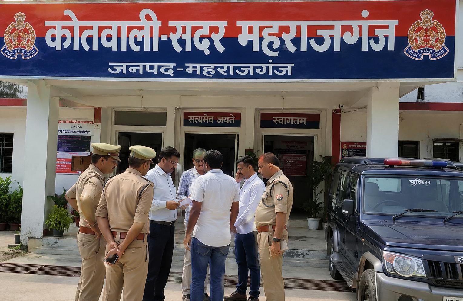 रात में दुकानों के ताले सील, सुबह थाने पहुंचा मामला! करोड़ों की जमीन को लेकर क्यों भिड़े दो पक्ष?