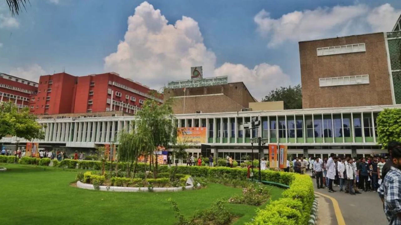 AIIMS Director पद के लिए 65 दिग्गजों के बीच घमासान, जानिए क्या हैं कड़े नियम और चयन प्रक्रिया