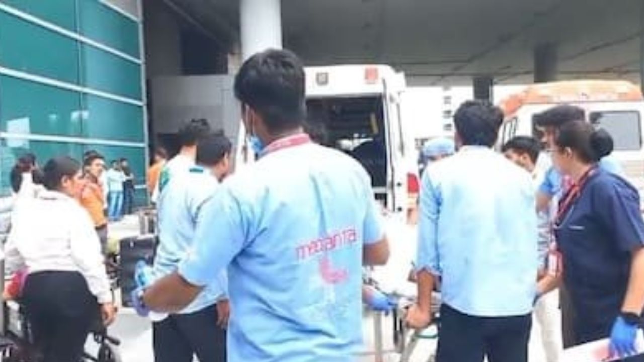 बीच आसमान में कांपी Air India की फ्लाइट, दिल्ली आ रहे विमान में कई यात्री घायल