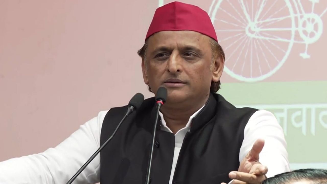मुफ्त बस का वादा कर बसें ही हटवा दीं! अखिलेश यादव का BJP पर हमला, जाट समाज को लेकर भी पूछे तीखे सवाल