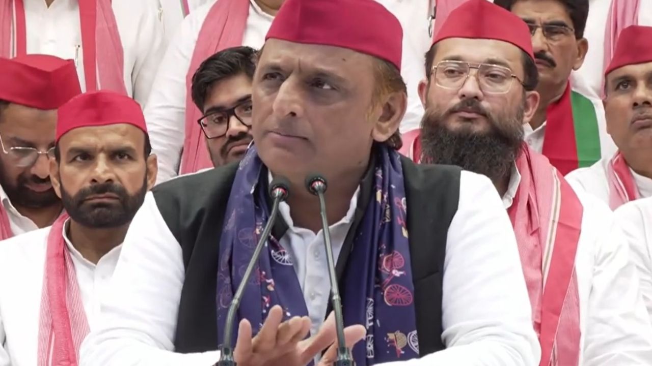 अखिलेश यादव ने योगी सरकार को दे डाली खुली चुनौती, बोले- ‘AI में हम पीछे कर देंगे’, जानिए क्या है पूरा मामला