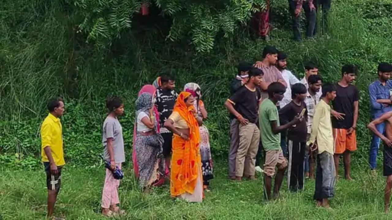 Amethi News: तीन दिन से लापता थी महिला, नदी के लकड़ी के पुल में फंसा मिला शव; मौत की गुत्थी ने चौंकाया