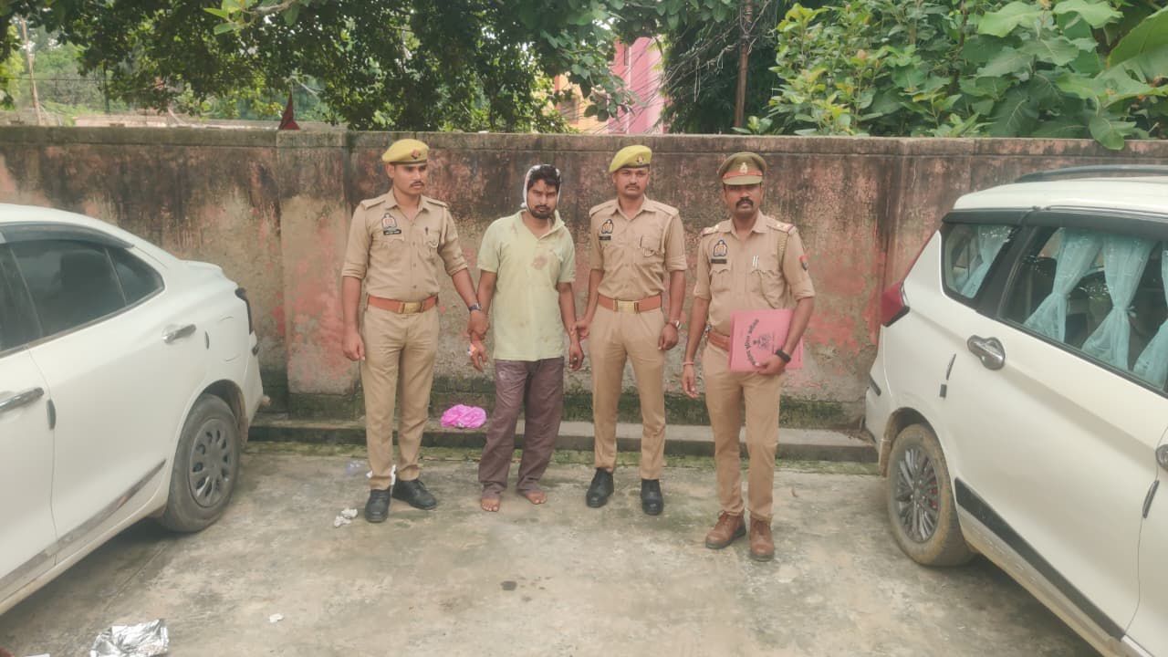 Ballia News: चाची की हत्या कर भागा भतीजा, फिर झाड़ियों में छिपा बैठा था… पुलिस ने ऐसे दबोचा