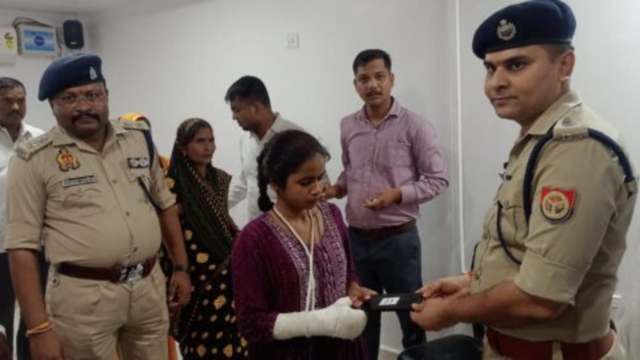 Balrampur: उम्मीद छोड़ चुके थे लोग, तभी पुलिस ने किया ऐसा काम की खिल उठे कई चेहरे