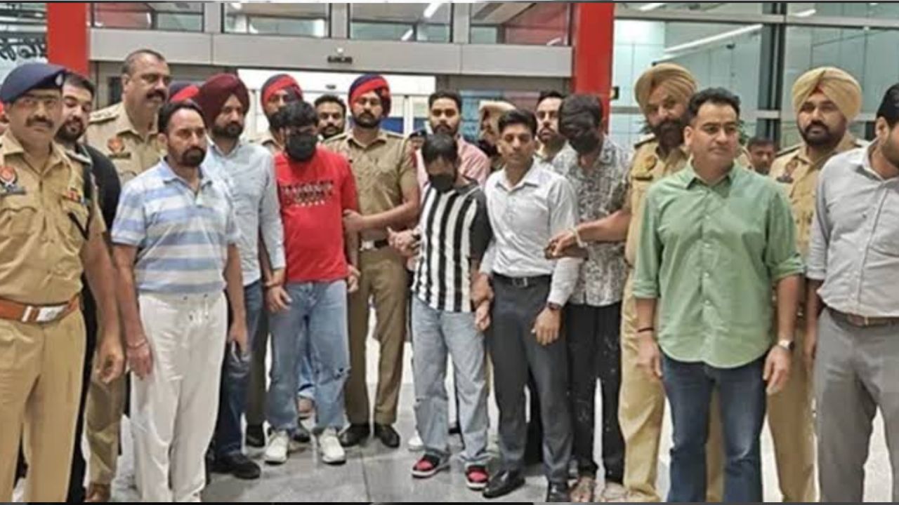 बंबीहा गैंग के 3 Gangster मलेशिया से डिपोर्ट, भारत लाकर पंजाब पुलिस ने किया गिरफ्तार