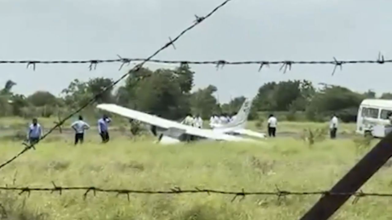 Baramati Airport Plane Crash: बारामती एयरपोर्ट पर फिर प्लेन क्रैश, बाल-बाल बचा ट्रेनी पायल