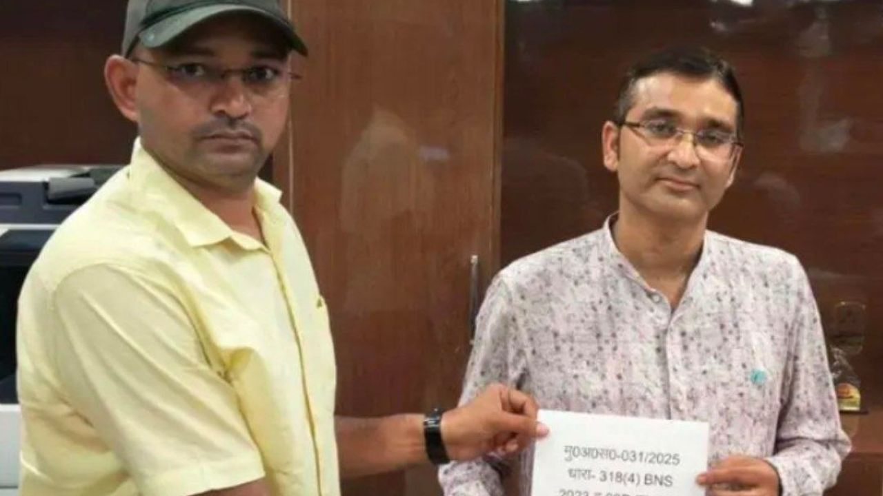 WhatsApp ग्रुप, फर्जी ट्रेडिंग और लाखों की चपत, बरेली पुलिस ने साइबर ठगों के चंगुल से निकाली पीड़ित की गाढ़ी कमाई
