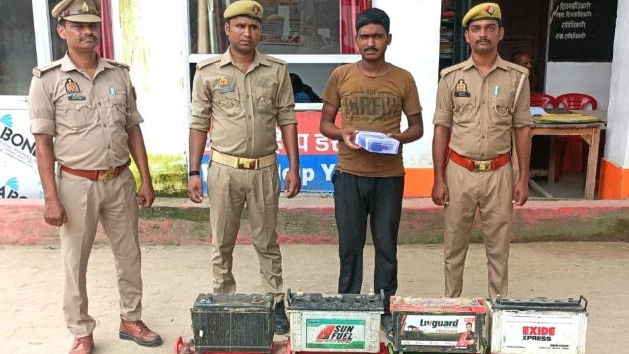 रात के अंधेरे में चोरी, दिन के उजाले में हथकड़ी; देवरिया में कुख्यात का काला कारनामा उजागर