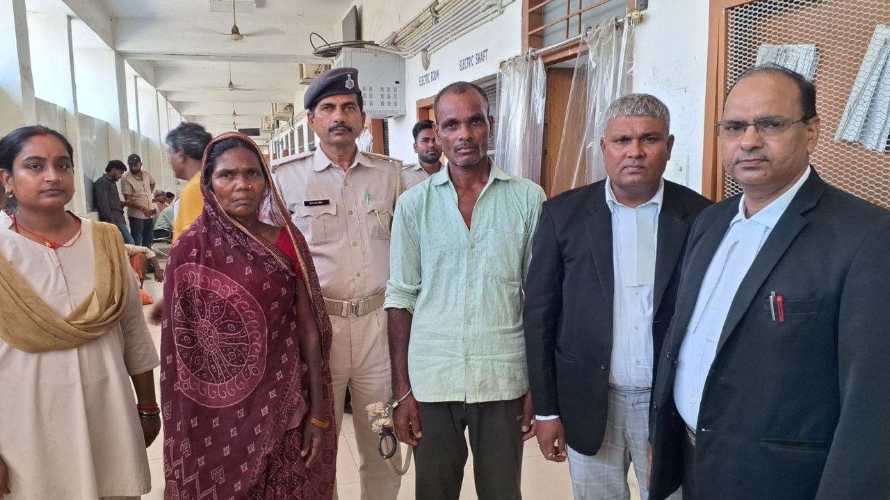 Bagaha News: चुलाई शराब तस्करी के दो दोषियों को 5 साल की सजा, अदालत ने लगाया एक लाख रुपये का जुर्माना