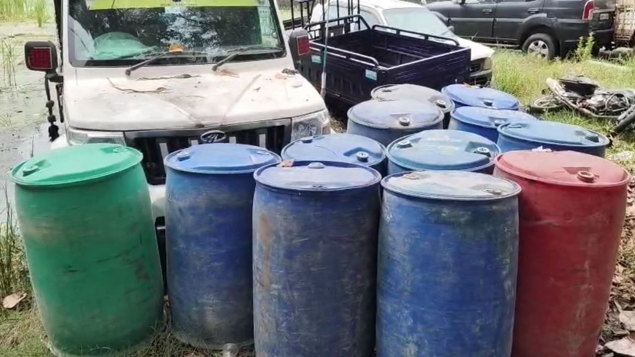 Bihar Petrol-Diesel Scam: चौतरवा में मिलावटी ईंधन का खेल! छापेमारी में 600 लीटर संदिग्ध पदार्थ बरामद