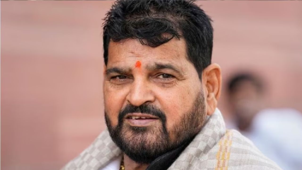 गोंडा में बड़ा हादसा: बृजभूषण शरण सिंह के कार्यक्रम से लौट रही खिलाड़ियों की बस पलटी, 7 खिलाड़ी घायल