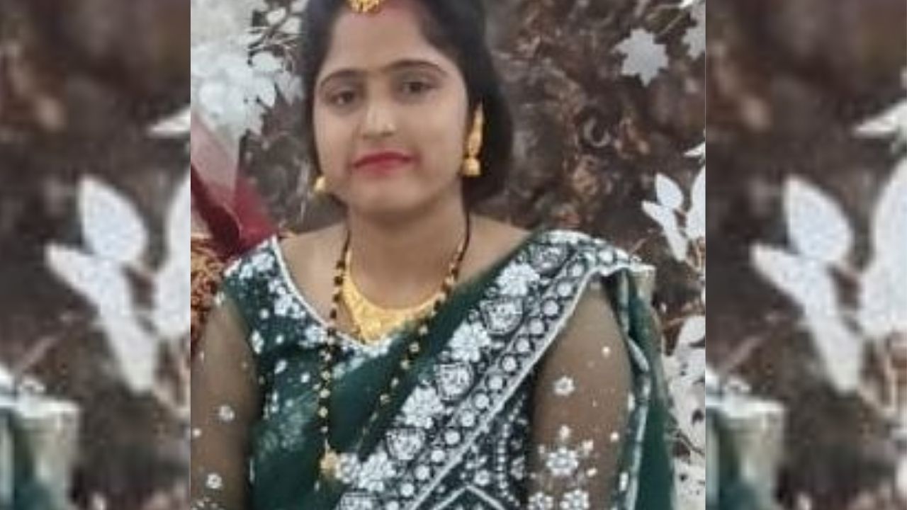 Budaun Crime: सामुदायिक स्वास्थ्य केंद्र के बाहर मिला विवाहिता का शव, मची चीख-पुकार