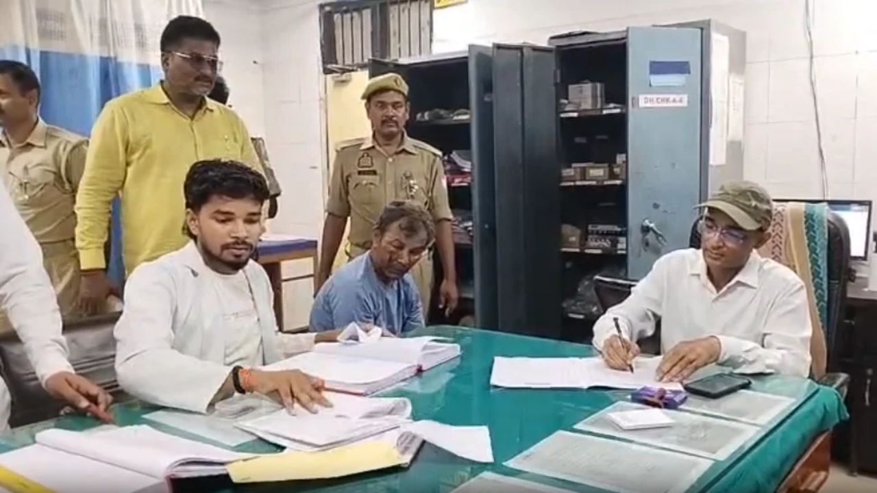 ‘अभी तो ठीक से चलना भी नहीं सीखा था…’ चंदौली में गिरा हर दुकान का शटर, हर आंख नम और सीने में सुलग रही इंसाफ की आग