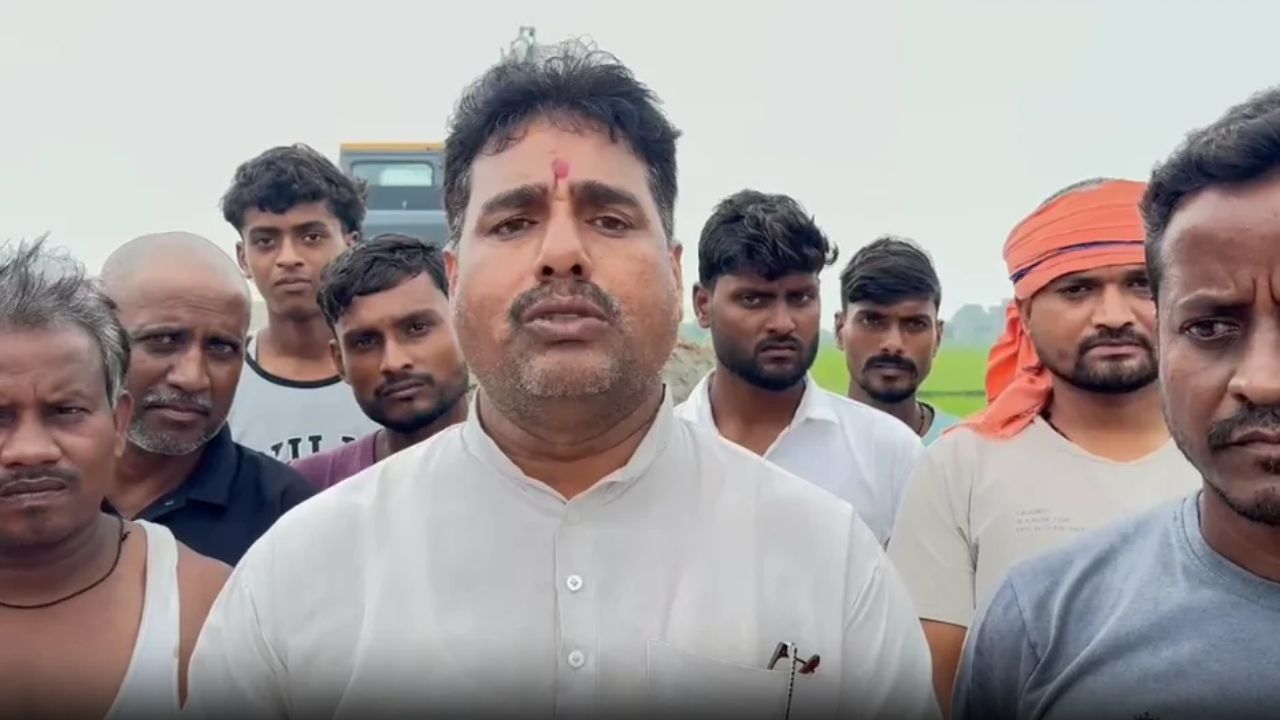 Chandauli: भारतमाला प्रोजेक्ट बना आफत; गड़ई नदी का बहाव रुकने से जलमग्न हुई सैकड़ों बीघा फसल, एक्शन में प्रशासन