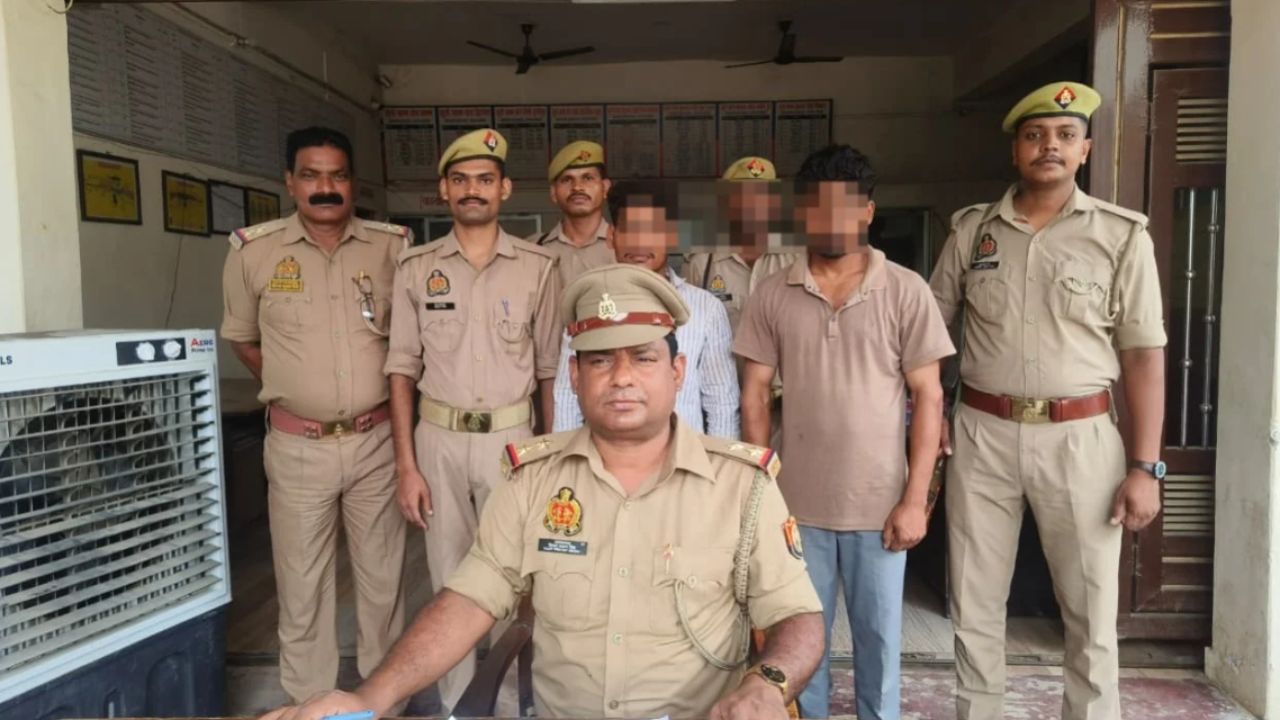 चंदौली में पुलिस टीम पर हमले के दो आरोपी गिरफ्तार, सावन में नोटिस तामील के दौरान हुआ था बवाल