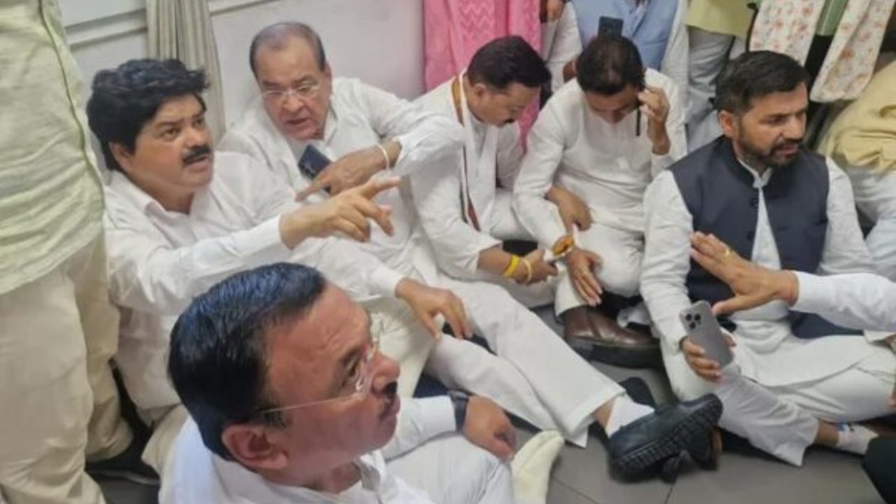 रैली से पहले ‘रोड़ा’?: कांग्रेस का गंभीर आरोप, प्रशासन के दबाव में रोके जा रहे कार्यकर्ताओं के वाहन