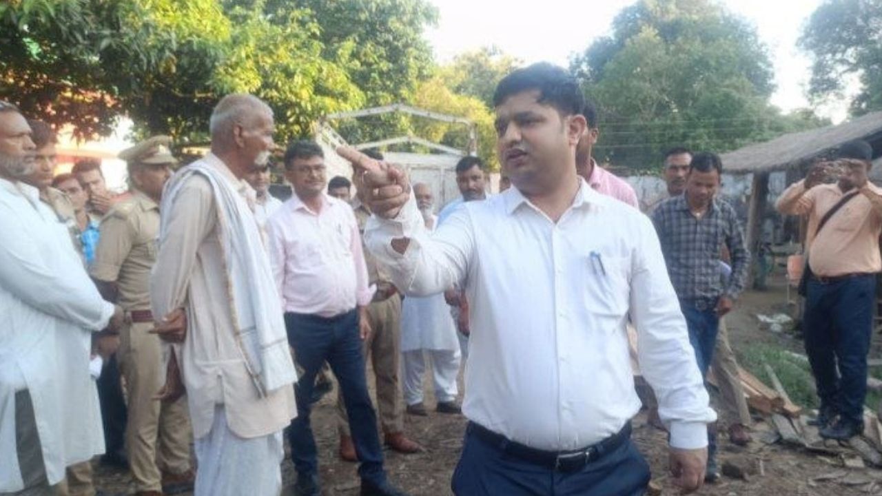 महराजगंज में साहू आरा मशीन पर वन विभाग का छापा, सागौन की लकड़ियां सीज होने से मचा हड़कंप