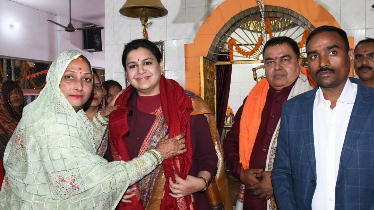 प्रशासनिक सख्ती और जनसेवा की मिसाल, देवरिया में याद किया जाएगा IAS Divya Mittal का कार्यकाल