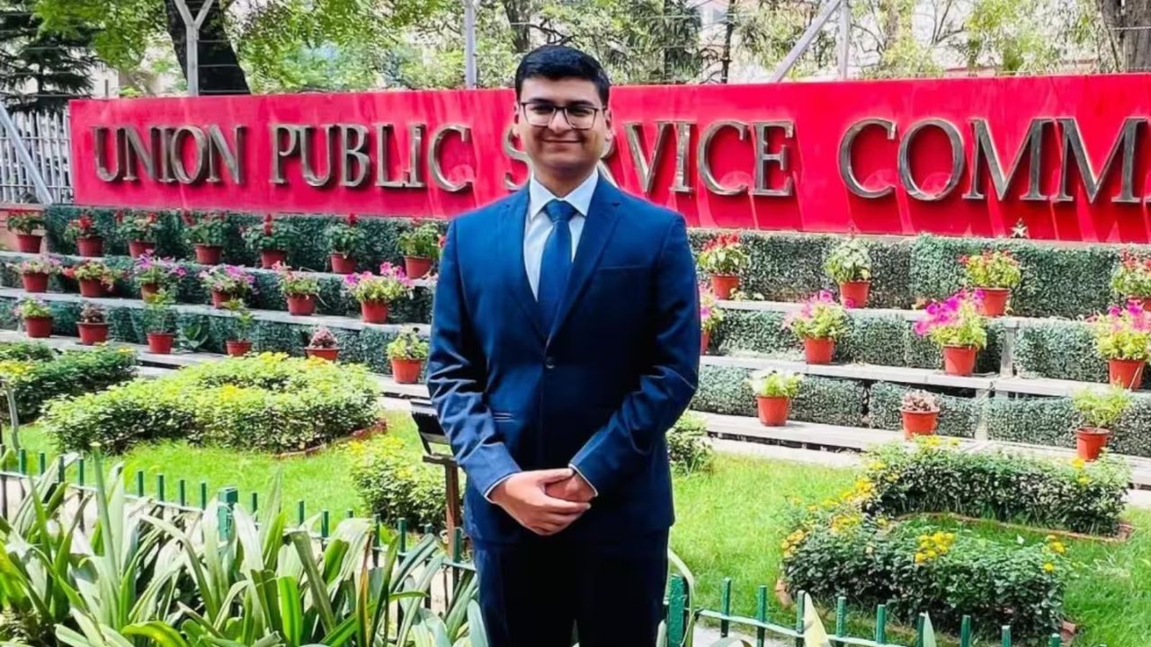 2 महीने में माता-पिता को खोया, घर में छाया सन्नाटा: दर्द को ताकत बनाकर दीपांशु ने ऐसे हासिल की UPSC में 38वीं रैंक