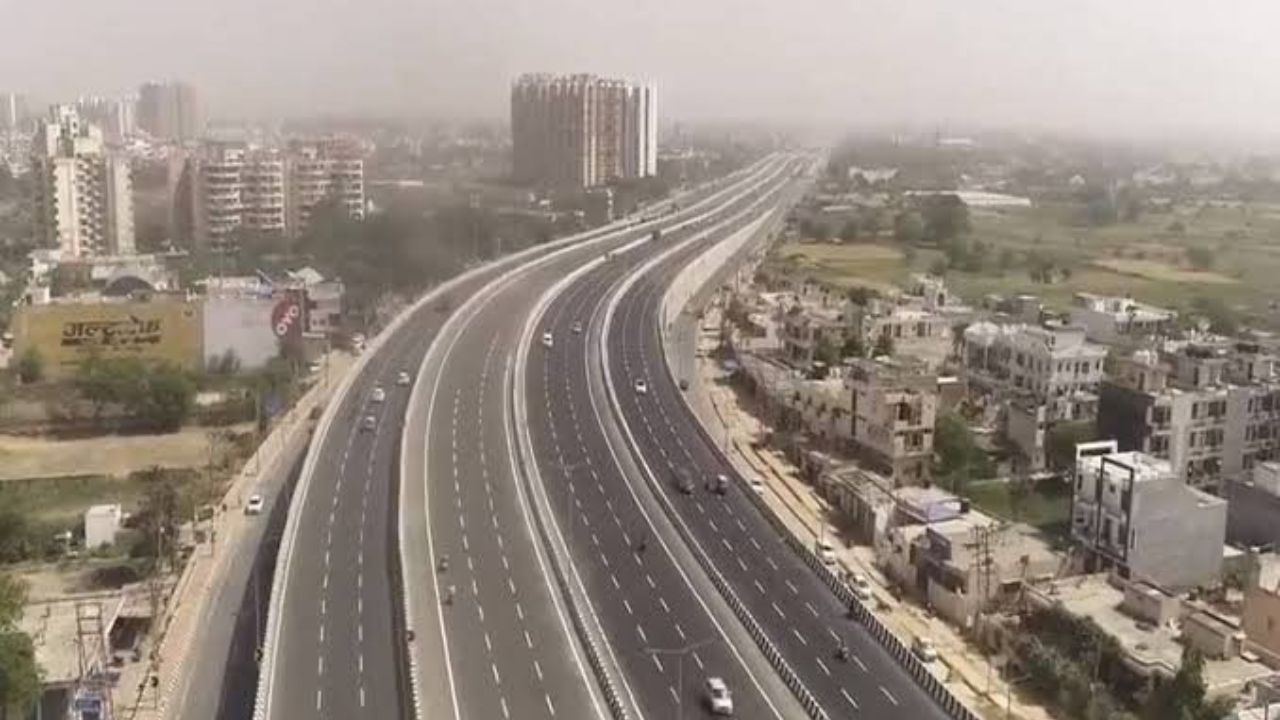 Ghaziabad: आज से इस एक्सप्रेसवे पर भूलकर भी न जाएं! आम वाहनों की एंट्री बंद, सिर्फ डाक कांवड़ को मिलेगी इजाजत