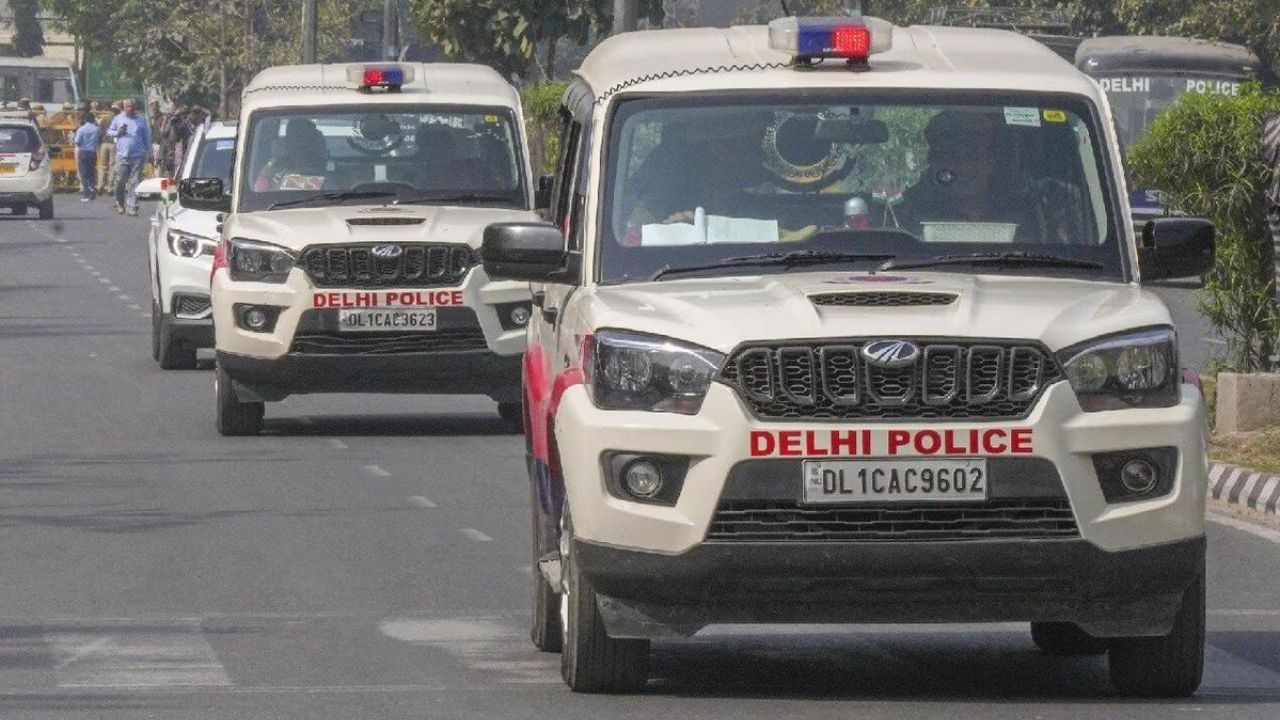 लाल किले की सुरक्षा में सेंध न लगे! दिल्ली पुलिस का कड़ा आदेश, आसमान में उड़ाया यह खिलौना तो सीधे होगी जेल