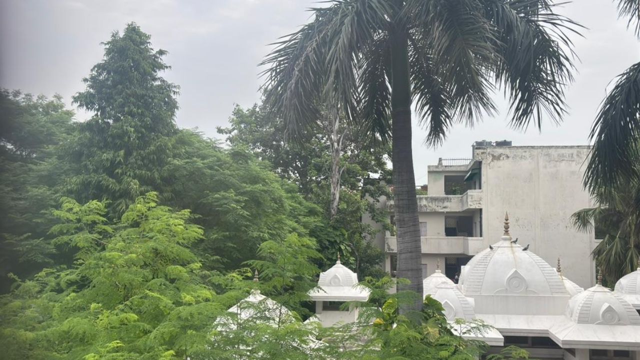 Delhi Weather Update: आज दिल्ली के किस इलाके में होगी बारिश? बढ़ेगी गर्मी या मिलेगी राहत, जानिए पूरा अपडेट