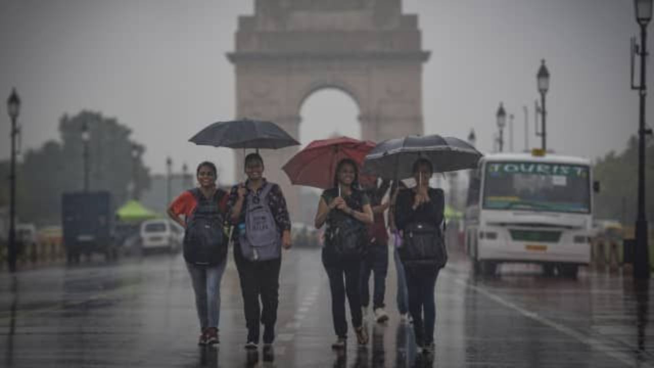 दिल्ली-NCR में सुबह की बारिश ने बढ़ाई टेंशन, UP-बिहार से बंगाल तक IMD का बड़ा अलर्ट