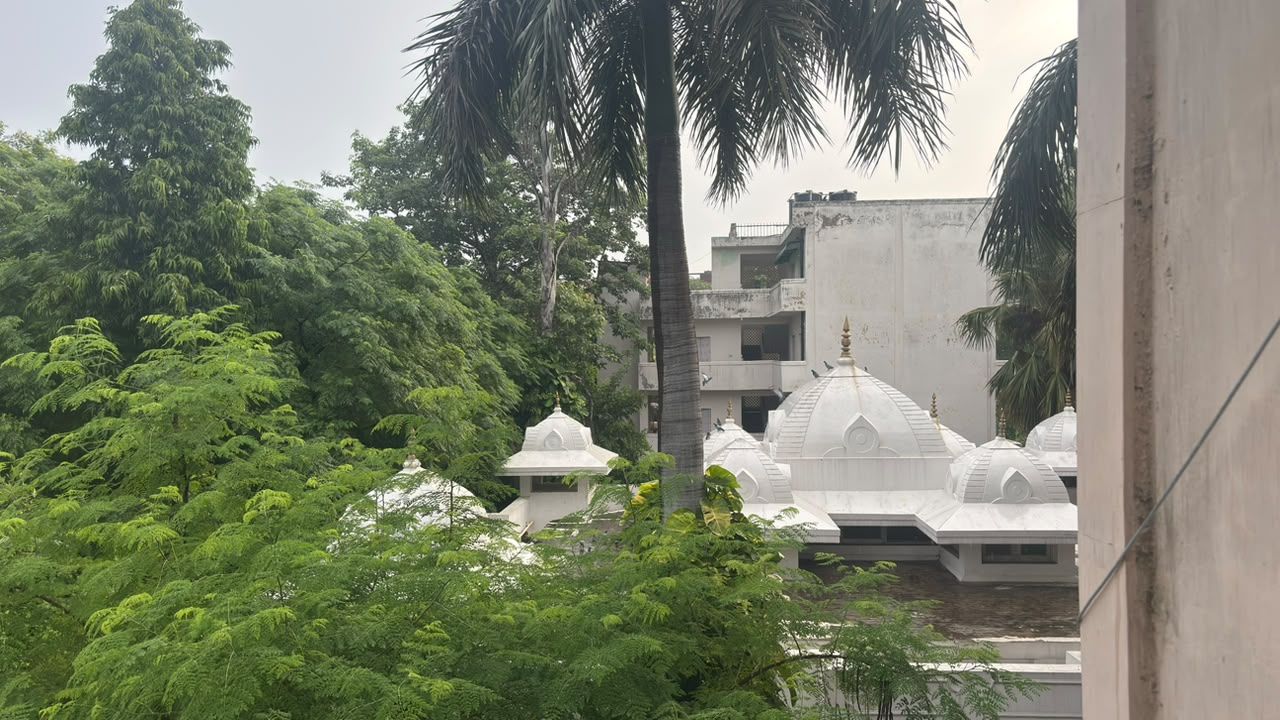 दिल्लीवासियों! घर से निकलने से पहले पढ़ लें मौसम का हाल, कहीं अचानक बारिश न रोक दे आपकी राह