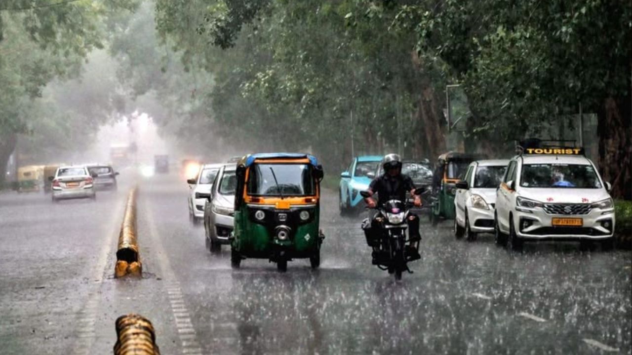 Delhi-NCR Weather: तेज हवाओं के साथ झमाझम बारिश, यूपी-बिहार समेत 25 राज्यों में अलर्ट; पहाड़ों पर मंडराया बड़ा खतरा