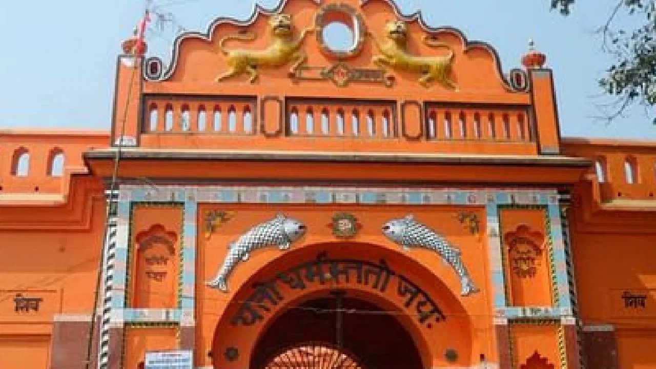 Deoria: छोटी काशी में उमड़ा आस्था का सैलाब, बाबा दुग्धेश्वरनाथ के दरबार में दिखा अद्भुत नजारा