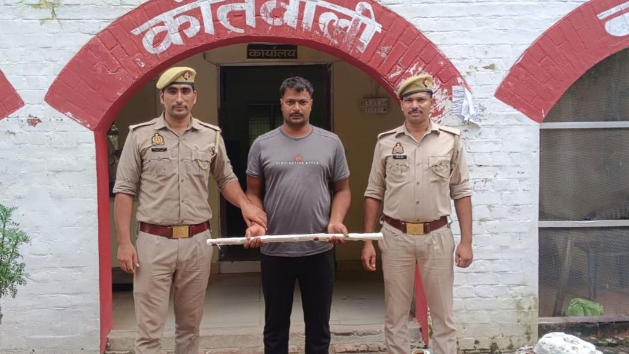 Deoria News: हत्या के बाद फरार था आरोपी, पुलिस ने ऐसे दबोचा… निशानदेही पर झाड़ियों से मिला ‘आलाकत्ल’