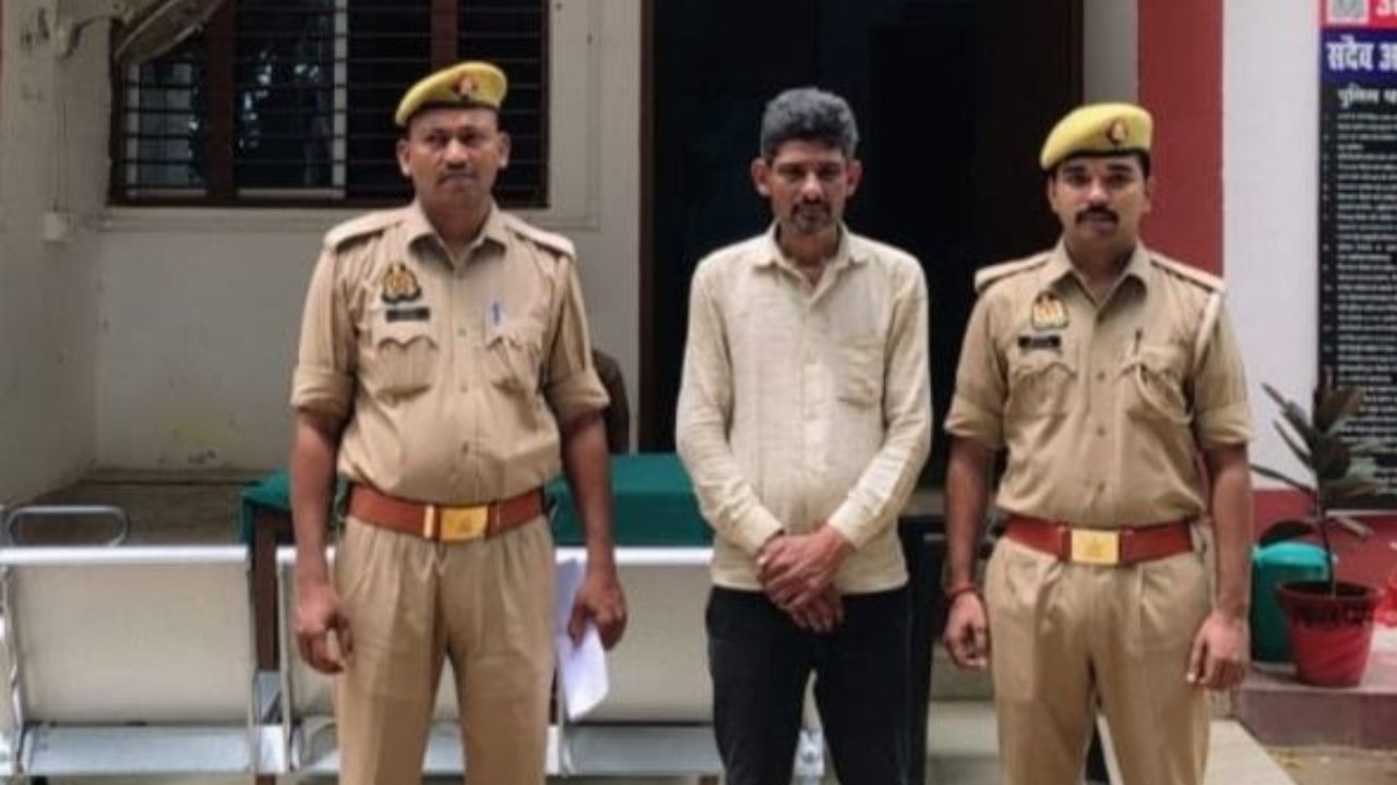 देवरिया में हत्या के प्रयास का वांछित आरोपी गिरफ्तार, बैंक के सामने से पुलिस ने दबोचा; मुखबिर की सूचना पर एक्शन