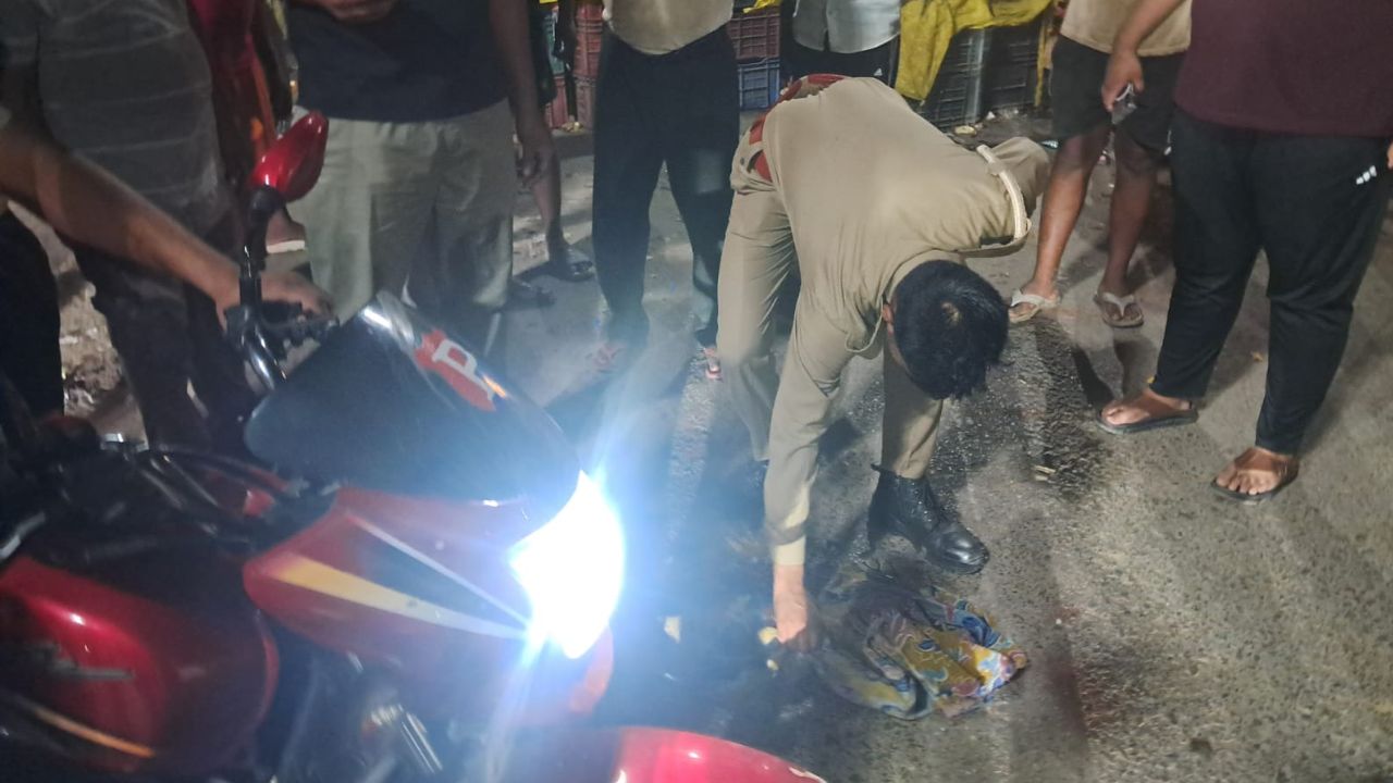 खौफनाक साजिश या कोई बड़ा हादसा? देवरिया में देर रात कार सवारों ने फेंका किशोर का कटा हाथ, इलाके में फैली सनसनी