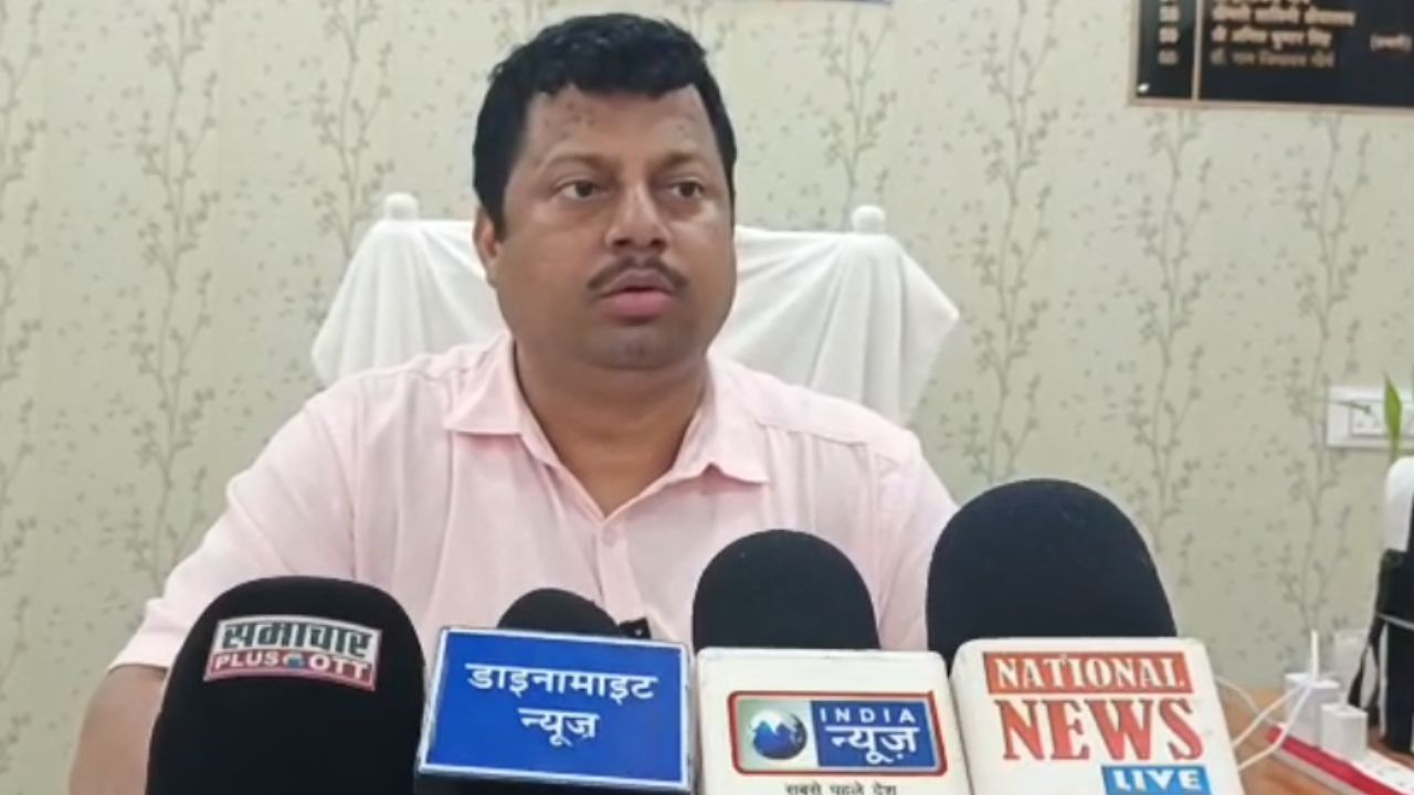 देवरिया के स्कूलों में बिना अनुमति ‘No Entry’, जर्जर भवनों की फोटो खींचने वालों पर कसेगा शिकंजा