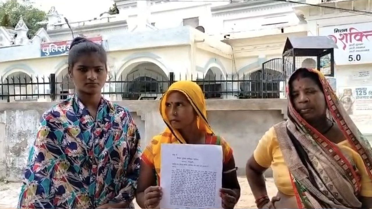 ‘साहब! हमें और हमारे परिवार को बचा लीजिए…’ मैनपुरी में दबंगों की धमकी से दहशत के साये में महिला