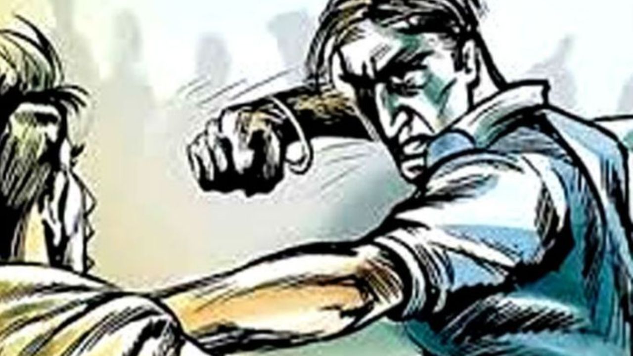 महराजगंज में रेलवे दफ्तर बना कुश्ती का अखाड़ा, आपस में भिड़े दो इंजीनियर; जानें क्या है पूरा विवाद