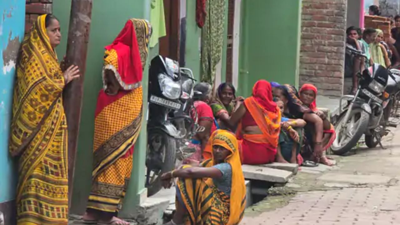 दवा लेने बाहर गया था परिवार, लौटते ही सामने आया खौफनाक मंजर… घर में अकेली 25 साल की पूजा की मौत, वजह अब भी राज