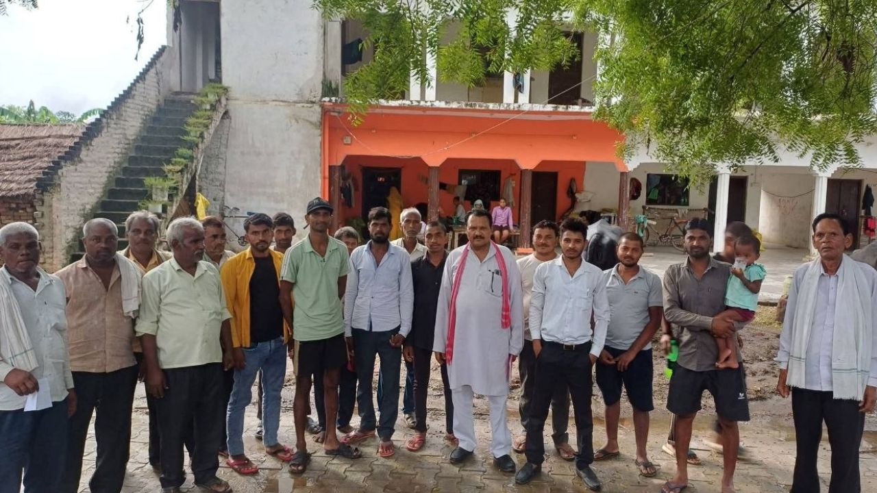 भोजपुर में सपा का PDA दांव! लोधी बहुल गांवों में पहुंची पार्टी, 2027 चुनाव के लिए बूथ मजबूत करने पर जोर