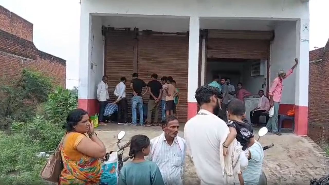 Fatehpur News: बाहर चश्मे की दुकान, अंदर चल रहा था नर्सिंग होम! खुलासा होते ही स्वास्थ्य विभाग ने जड़ा ताला