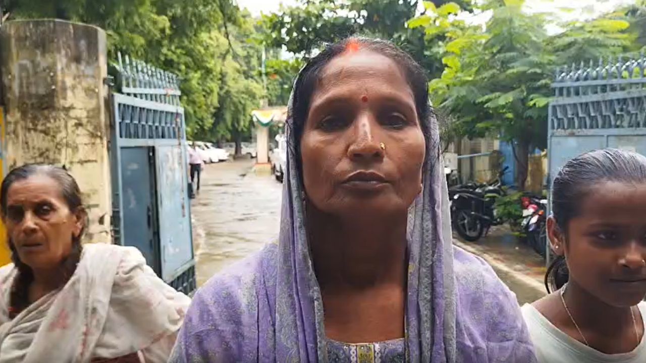 ‘तुम डीएम नहीं बनोगी…’ KGBV में दलित छात्राओं से जातिसूचक गाली और झाड़ू-पोंछा कराने का आरोप, DM तक पहुंचा मामला