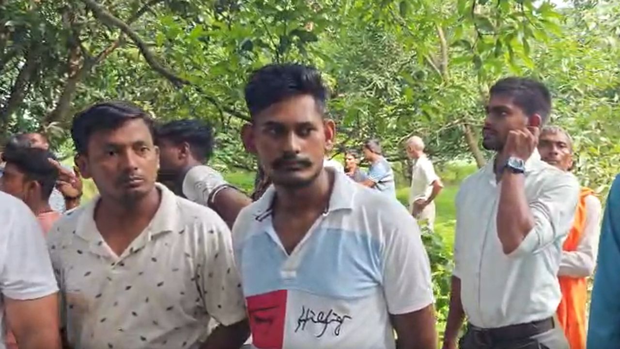 रात में घर से निकला लकड़ी ठेकेदार, सुबह बगीचे में पेड़ से लटका मिला शव; बेटे ने बताई चौंकाने वाली वजह