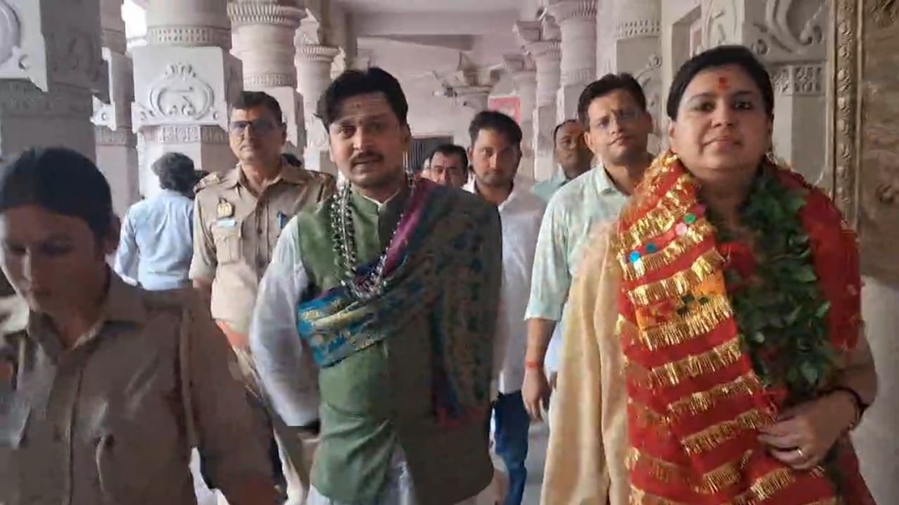 13 साल बाद IAS की नौकरी को अलविदा! क्या मिर्जापुर से सियासी पारी की शुरुआत करेंगी दिव्या मित्तल?