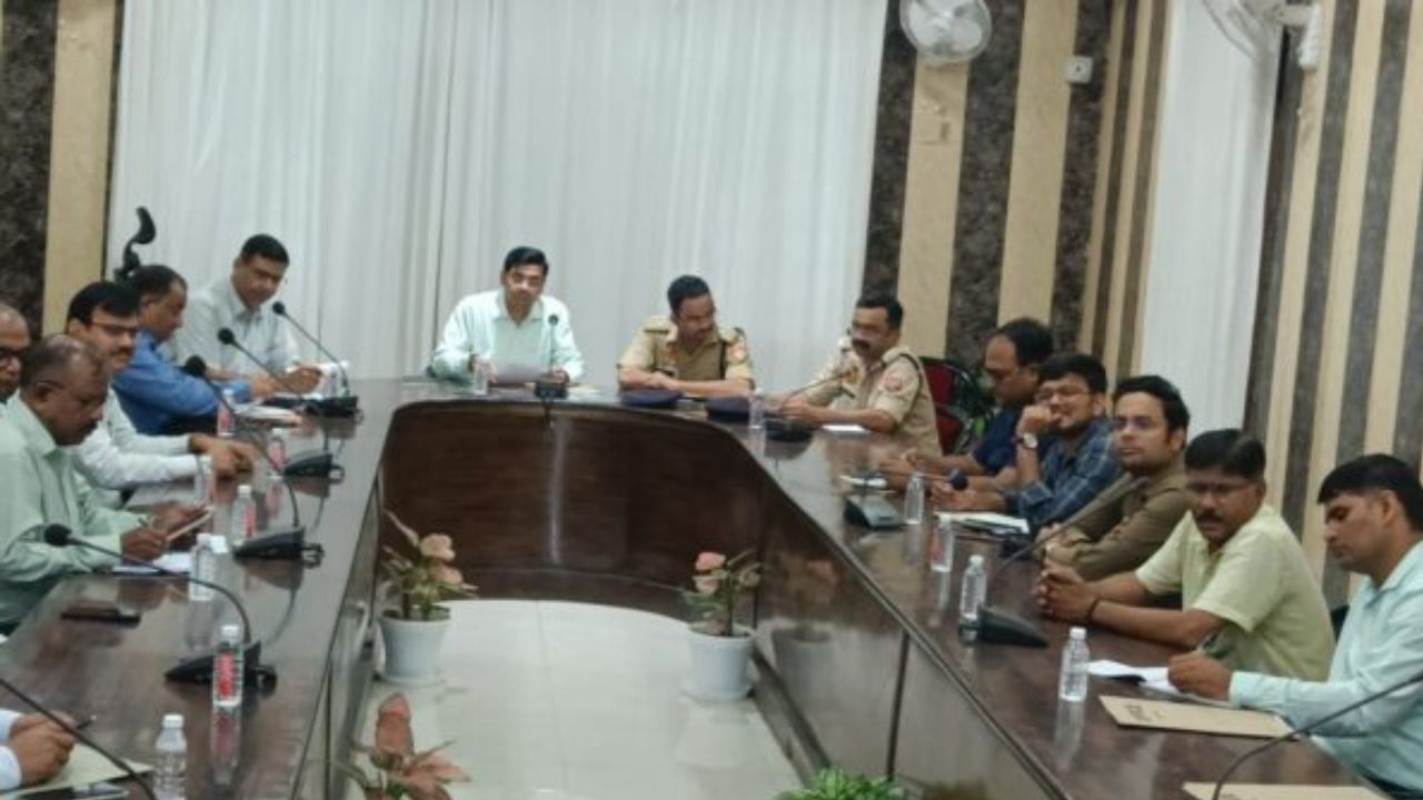 गोरखपुर में नशे के सौदागरों पर कसेगा शिकंजा, मेडिकल स्टोर से ढाबों तक नजर; बैठक में इन मुद्दों पर हुए निर्णय