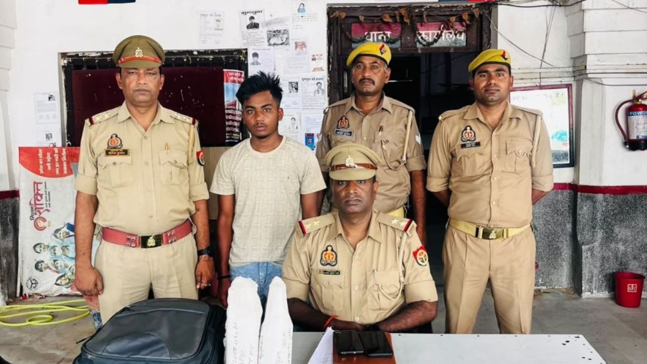 बिहार में शराबबंदी को ठेंगा, यूपी से तस्करी! GRP ने चोपन स्टेशन पर पिड्डू बैग के साथ दबोचा तस्कर