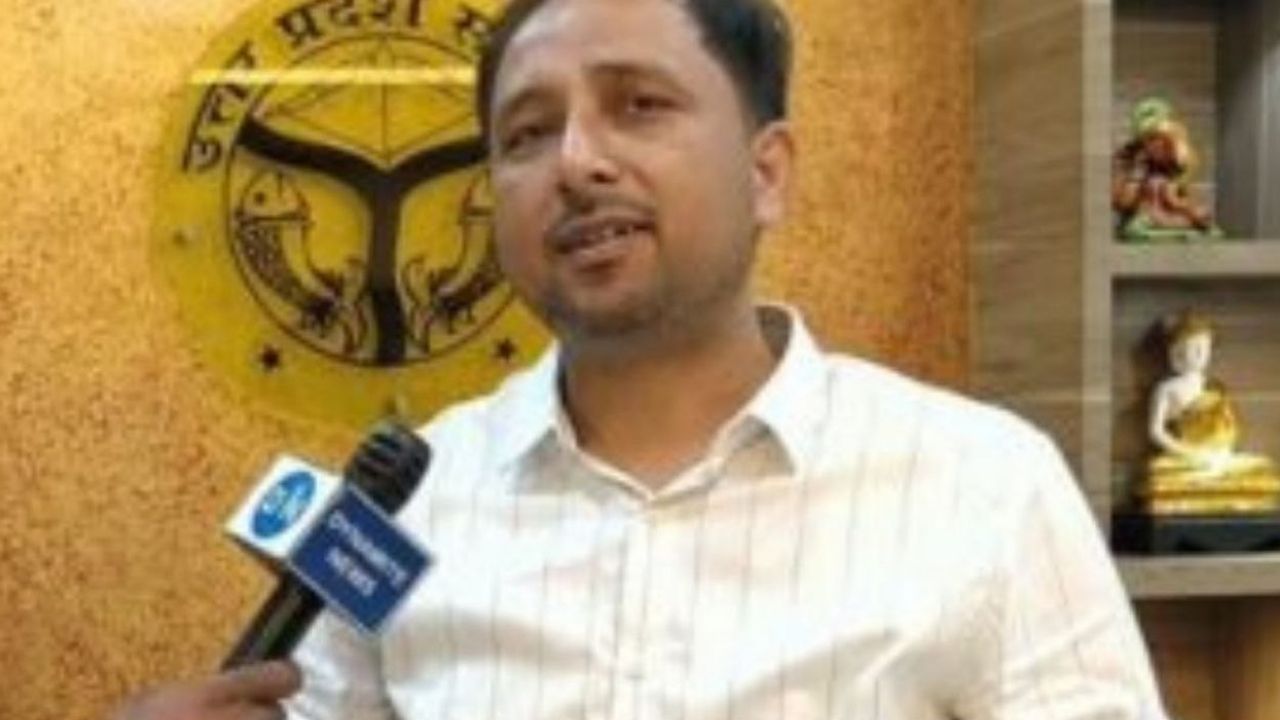 महराजगंज में DM का बड़ा फैसला, IAS शिवम कुमार बने सदर SDM; अवनीश त्रिपाठी समेत कई अफसरों का ट्रांसफर