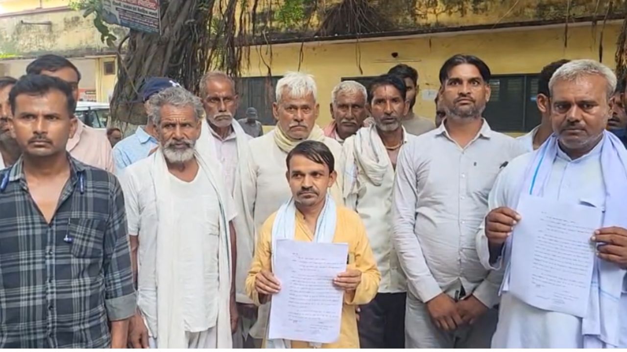 Hamirpur: छुट्टा पशुओं का बढ़ेगा आतंक; गौशाला शिफ्टिंग के खिलाफ एकजुट हुए ग्रामीण