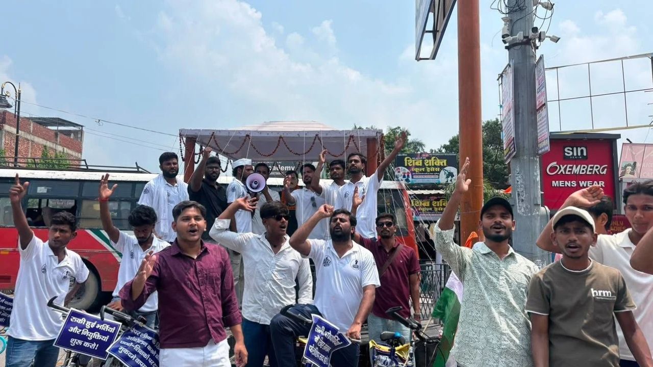 एयरपोर्ट चालू करो या किसानों की जमीन वापस दो: देवरिया पहुंची ‘Gen Z कनेक्ट यात्रा’, सरकार के खिलाफ खोला मोर्चा